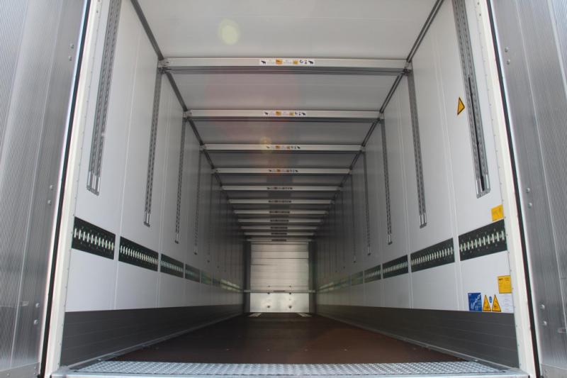 Semi-trailer Schmitz Cargobull Koffer    DS Liftachse 4x Pal.-Kasten NEU !
