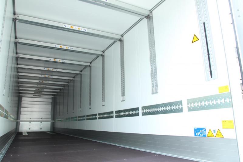 Semi-trailer Schmitz Cargobull Koffer    DS Liftachse 4x Pal.-Kasten NEU !