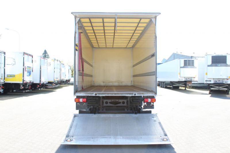 Camião Mercedes Atego