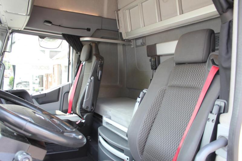 Ciągnik siodłowy Renault   T 520 E6 High Sleeper Retarder Kühlbox  VIN: LD