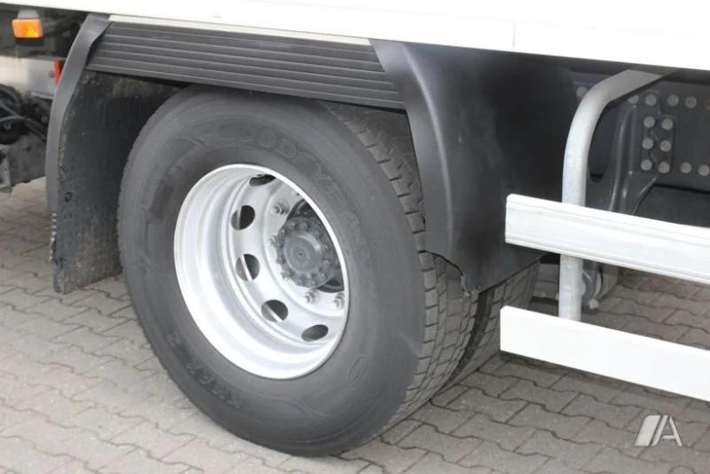 vrachtwagen Renault Gamme D WIDE