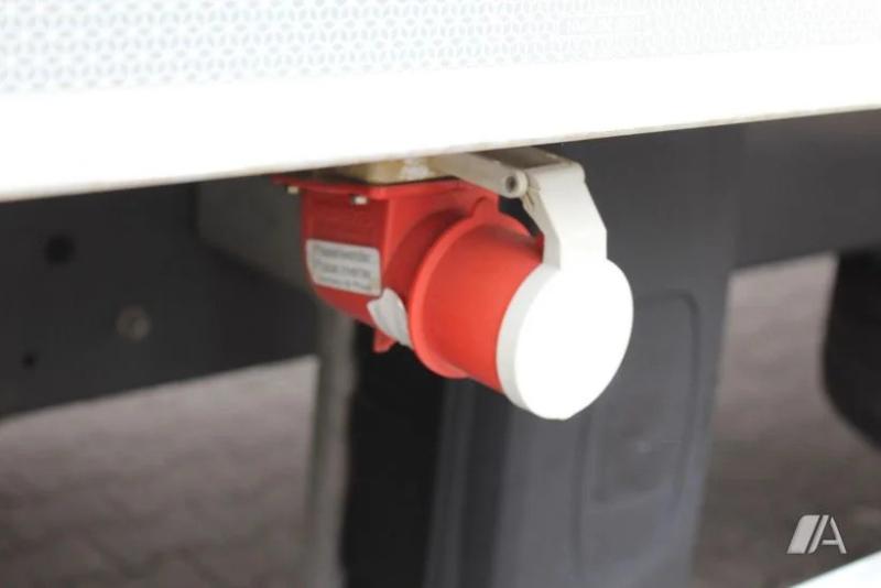 vrachtwagen Renault Gamme D WIDE