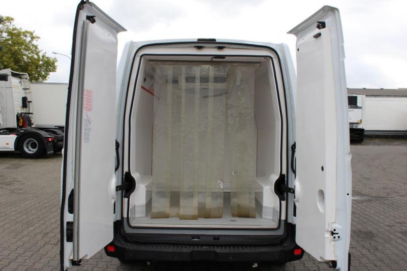 samochód dostawczy Renault Master