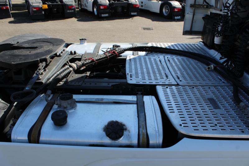 Sattelzugmaschine DAF   530 SSC  Retarder  Kühlbox  2 Tanks  Standklima
