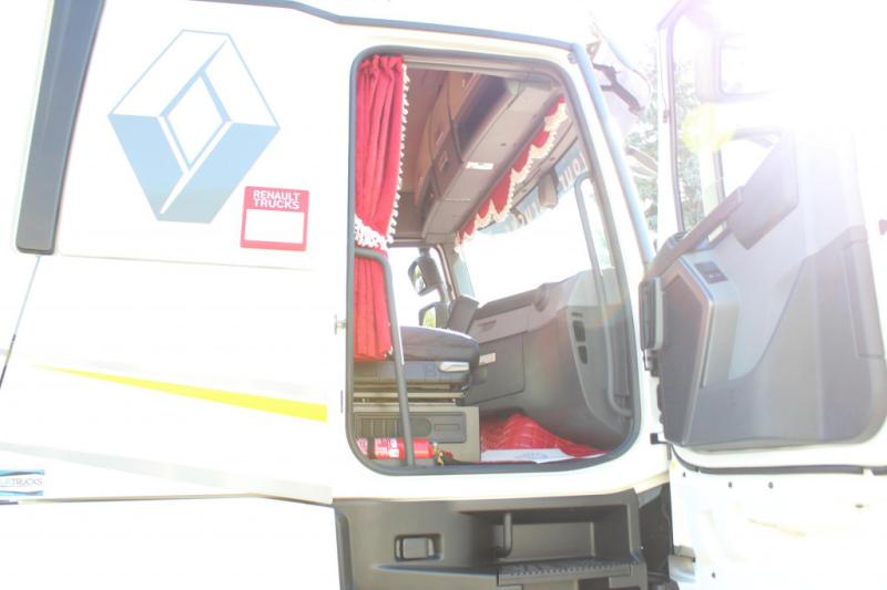 Tractor Renault   T 520 E6 High Sleeper Retarder 2Tank Standklima