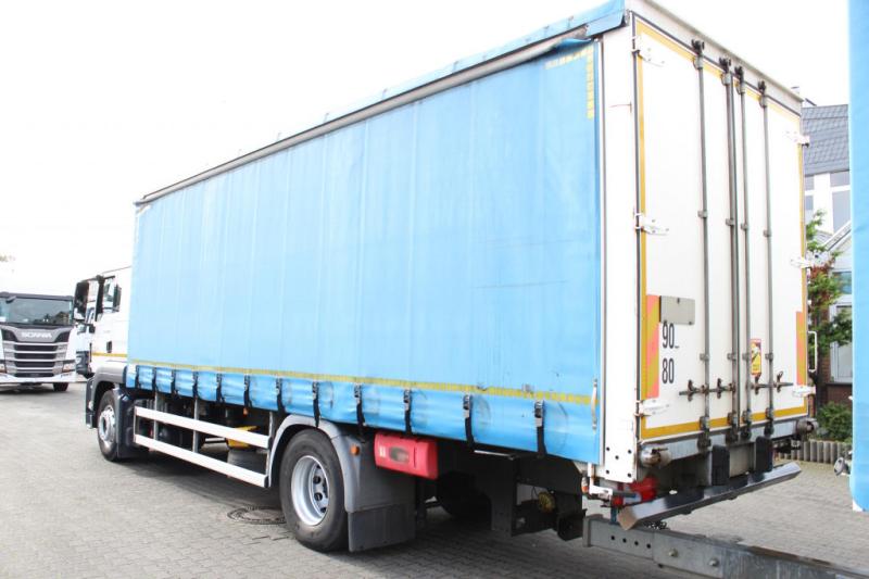 vrachtwagen met aanhanger MAN TGS