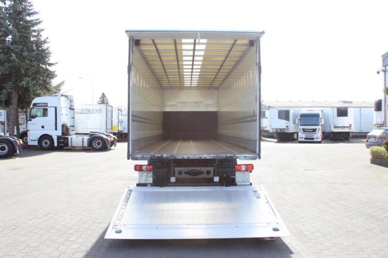 Ciężarówka Mercedes Atego