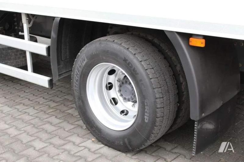 vrachtwagen Renault Gamme D WIDE