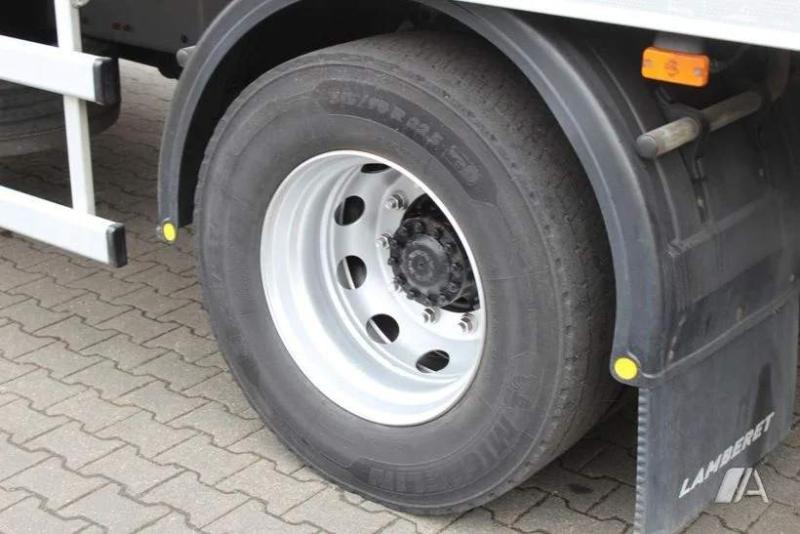 vrachtwagen Renault Gamme D WIDE