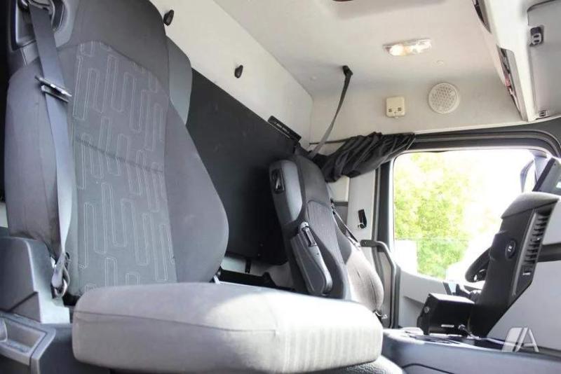 vrachtwagen Mercedes Antos 1827