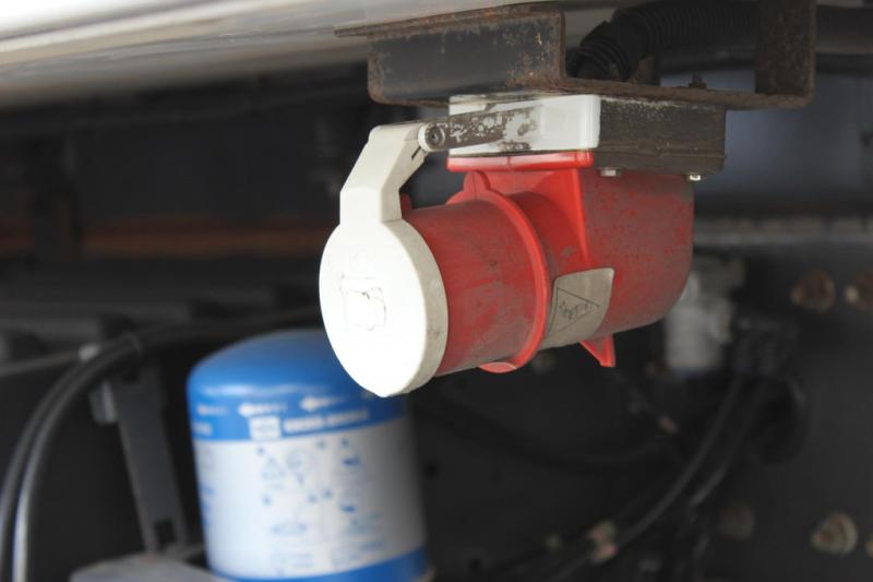 Camion Renault   D 320 Wide E6 CS 1150Mt. Bi-Temp. Tür+LBW Strom