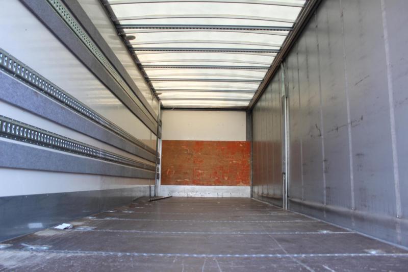 vrachtwagen MAN M 90