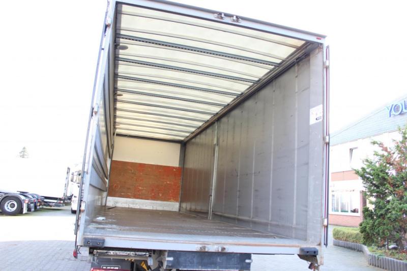 vrachtwagen MAN M 90