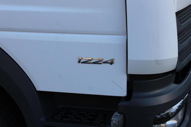 Camião Mercedes Atego