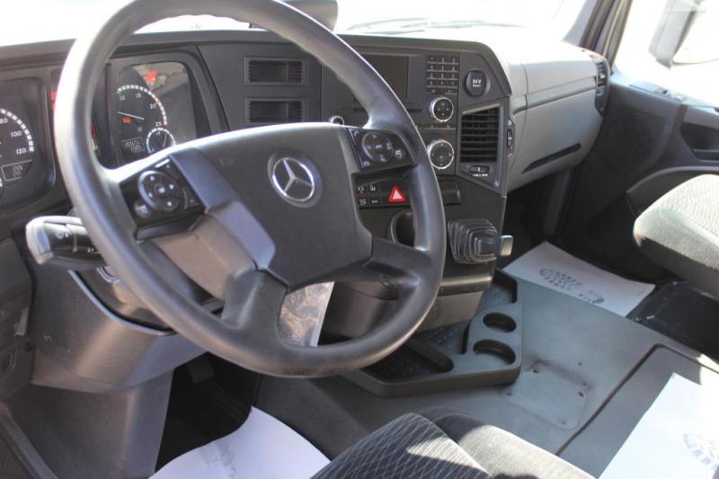 Ciągnik siodłowy Mercedes Antos