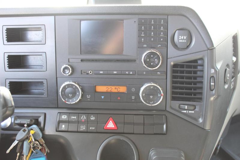 Ciągnik siodłowy Mercedes Antos