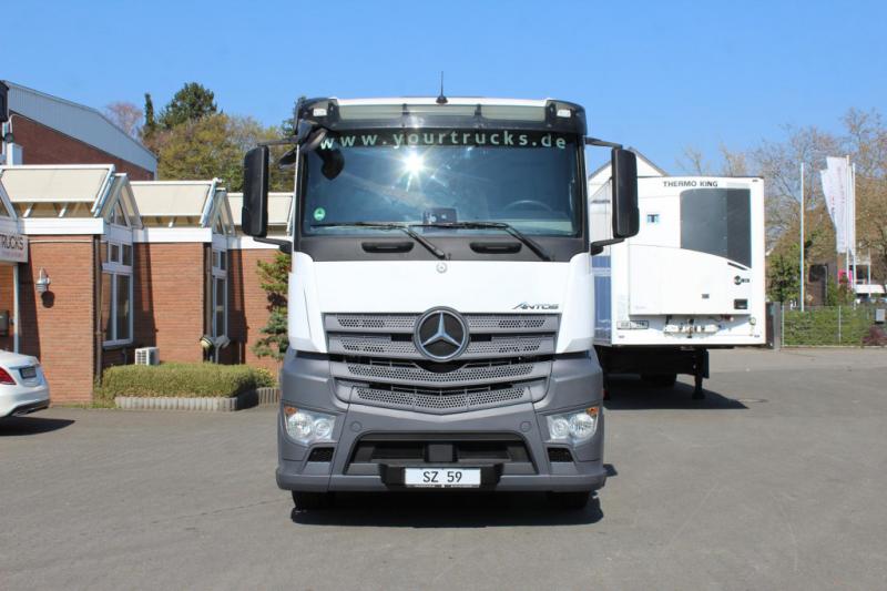 Ciągnik siodłowy Mercedes Antos
