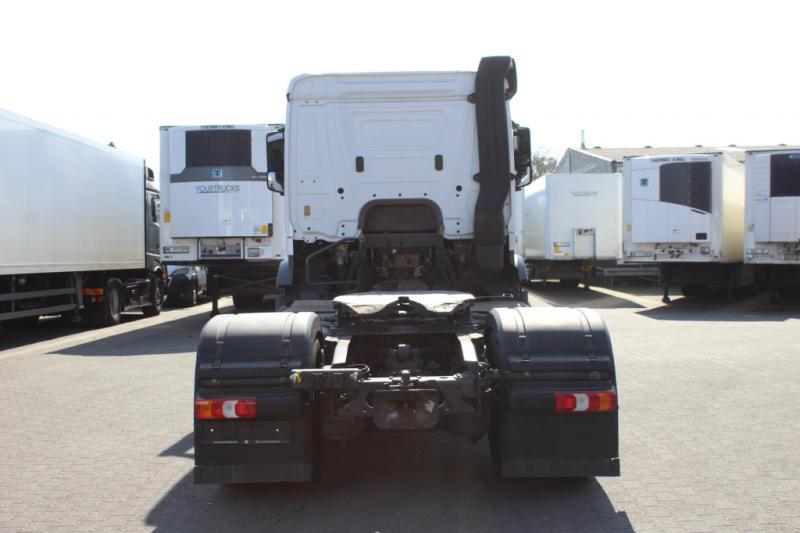 Ciągnik siodłowy Mercedes Antos