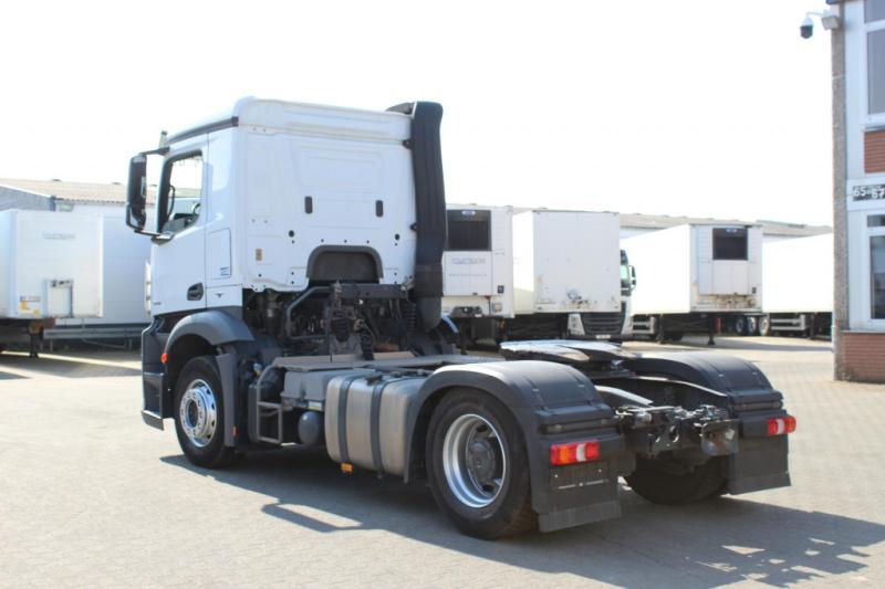 Ciągnik siodłowy Mercedes Antos