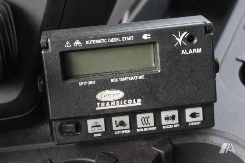 Camião Mercedes Antos 1827