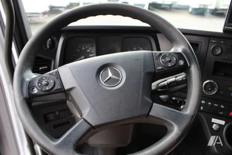 Camião Mercedes Antos 1827