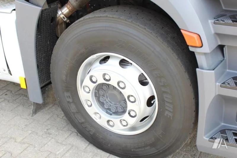 Camião Mercedes Antos 1827