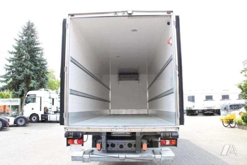 Camião Mercedes Antos 1827