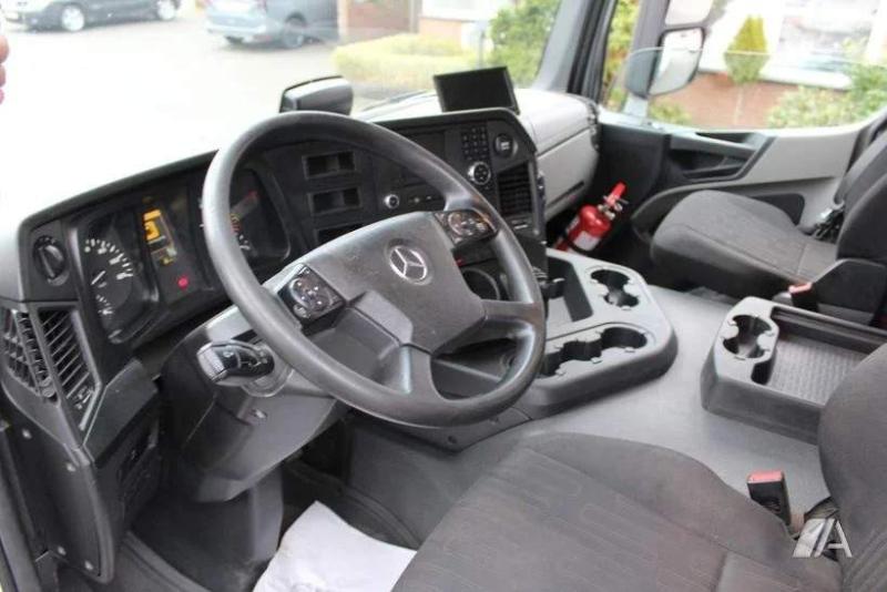 vrachtwagen Mercedes Antos 1830