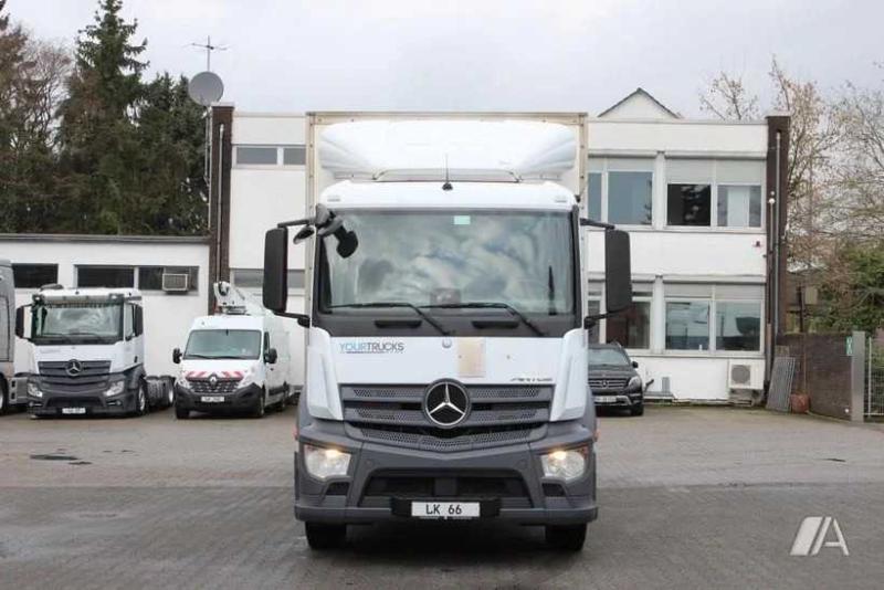 vrachtwagen Mercedes Antos 1830