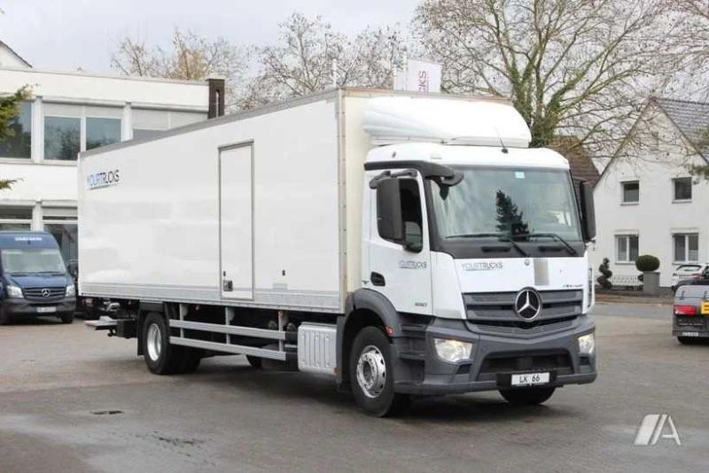 vrachtwagen Mercedes Antos 1830