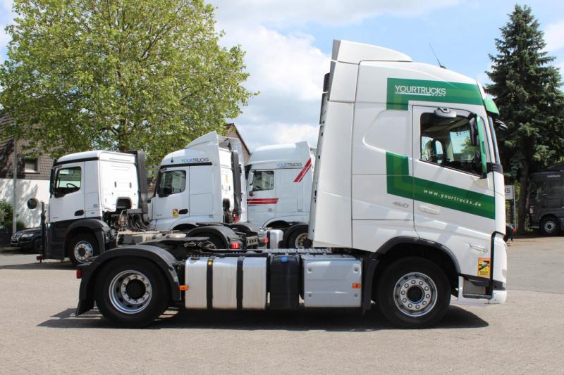 Sattelzugmaschine Volvo F6
