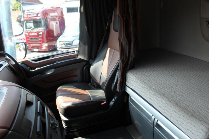 Tracteur DAF   530 SSC  Navi  Kühlbox  Leder  Standklima   ACC