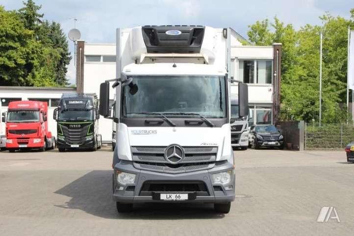 vrachtwagen Mercedes Antos 1827