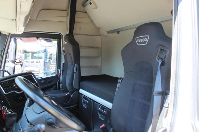 Tracteur Iveco   S-Way 530 Retarder Safety Lock 2Tanks Navi LED