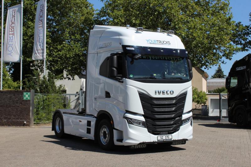 Tracteur Iveco   S-Way 530 Retarder Safety Lock 2Tanks Navi LED