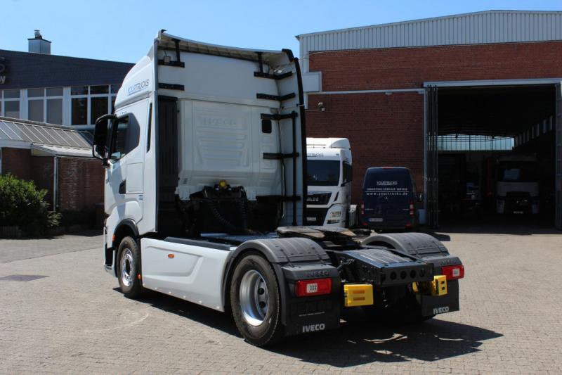 Tracteur Iveco   S-Way 530 Retarder Safety Lock 2Tanks Navi LED