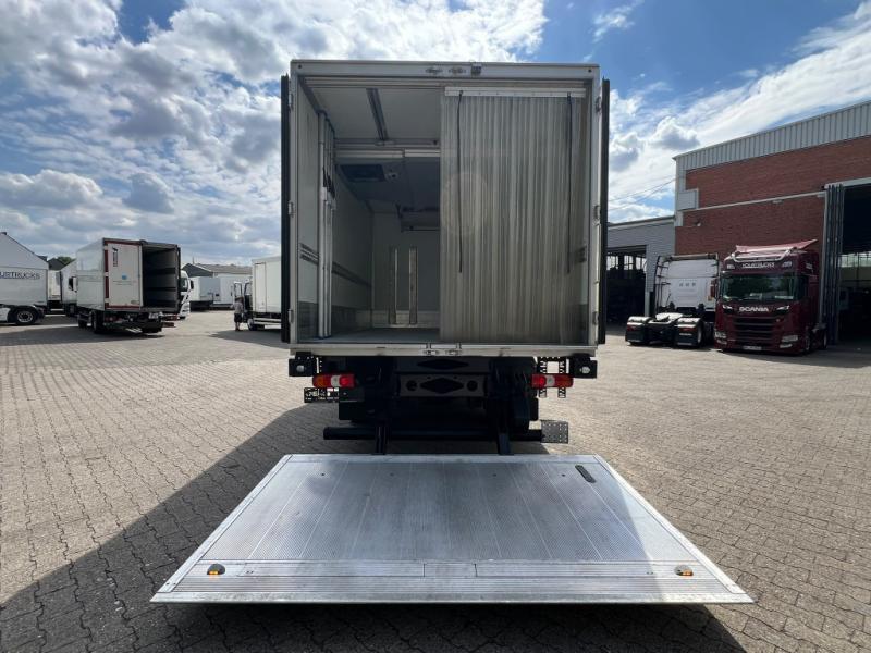 Camião Mercedes Atego