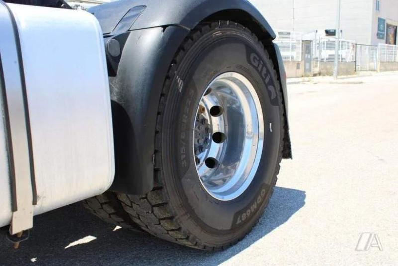 Tracteur DAF CF 460
