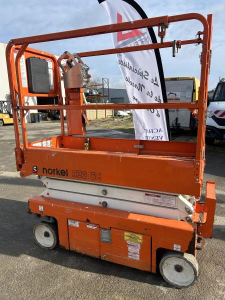 Aerial platform Snorkel S3215E
