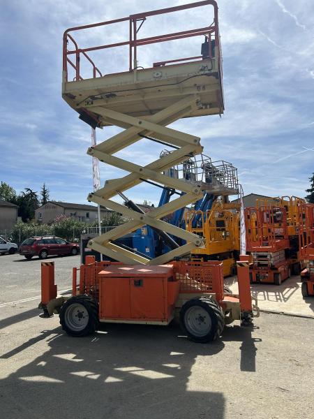 JLG                 260 MRT