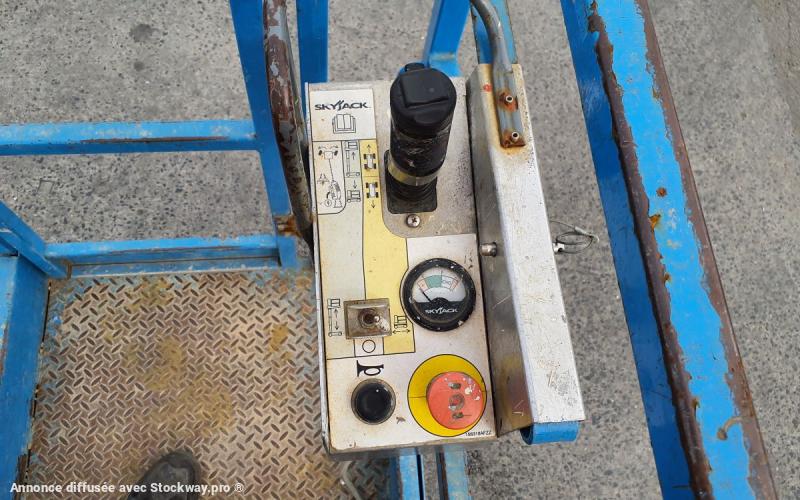 Photo Skyjack SJ16 batteries neuves  image 2/5