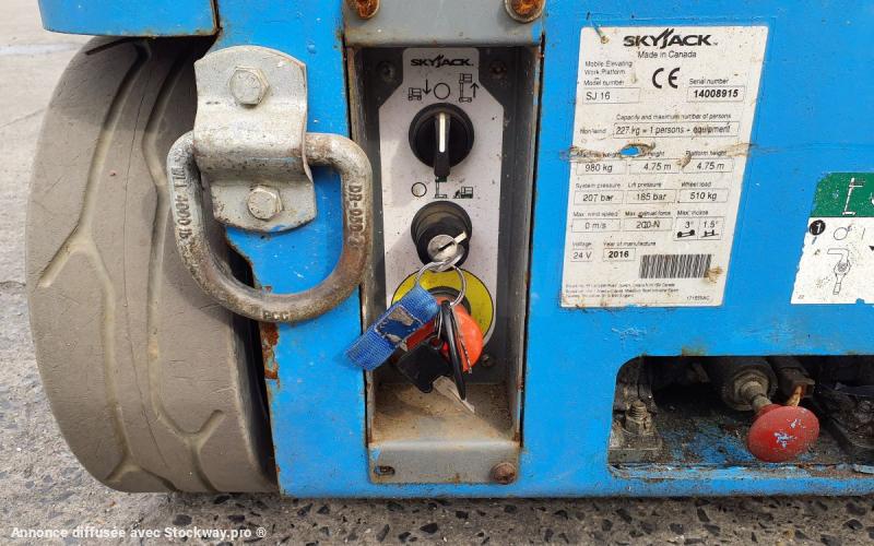 Photo Skyjack SJ16 batteries neuves  image 3/5
