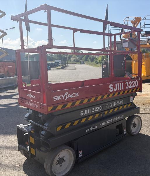 Piattaforma aerea Skyjack SJIII-3220