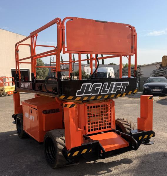 Plataforma elevadora JLG 260MRT