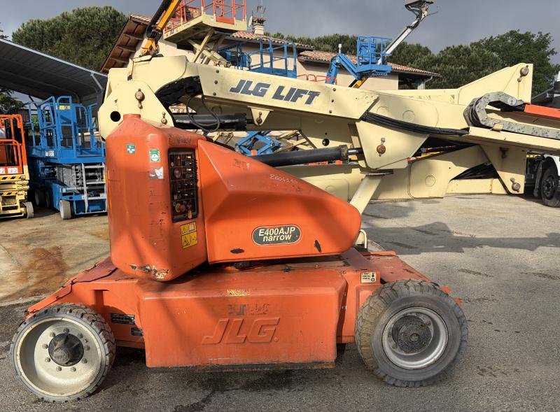 Piattaforma aerea JLG E400AJPN