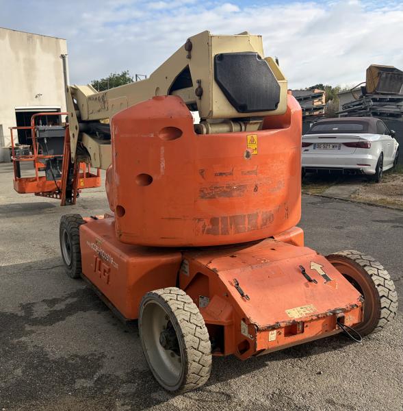 Piattaforma aerea JLG E400AJPN