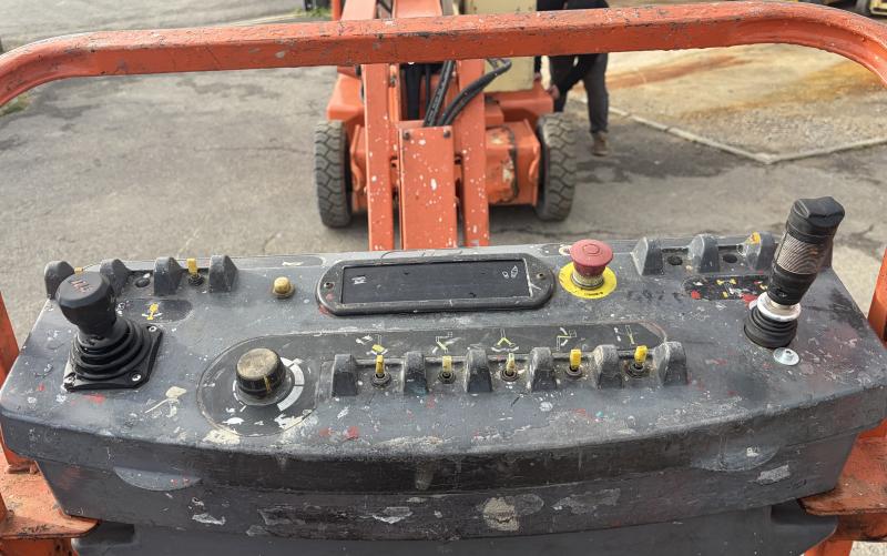Piattaforma aerea JLG E400AJPN