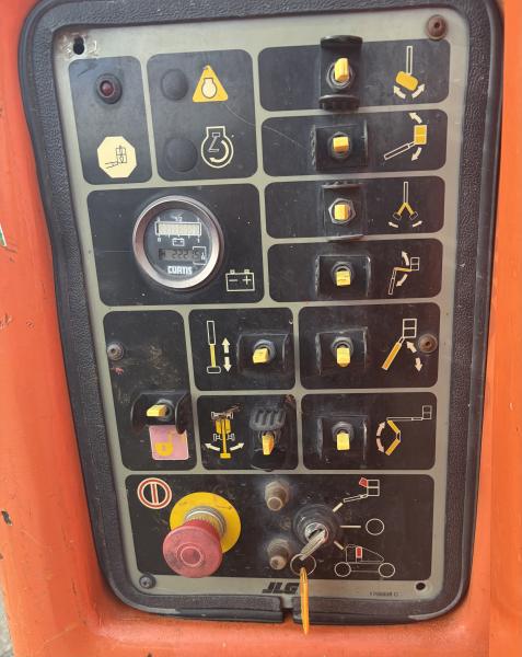 Piattaforma aerea JLG E400AJPN