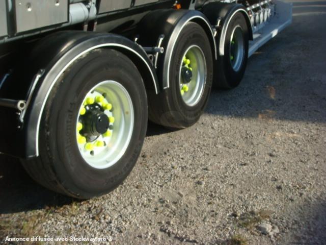 Photo Trailor CITERNE CARBURANT TRAILOR 40000 LITRES 1996 9 COMPARTIMENTS  image 3/11