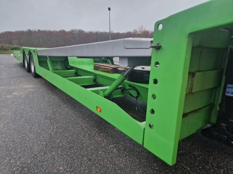 Semi-remorque Gürlesenyil Treyler             Porte matériel